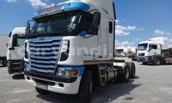 Acheter Occasion Utilitaire Caterpillar 120 Blanc à Lusaka, Zambie Acheter Occasion Utilitaire Caterpillar 120 Blanc à Lusaka, Zambie