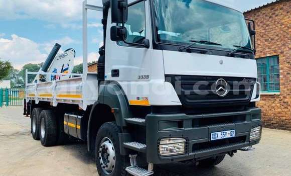 Acheter Occasion Utilitaire Mercedes–Benz 1117 Blanc à Lusaka, Zambie Acheter Occasion Utilitaire Mercedes–Benz 1117 Blanc à Lusaka, Zambie