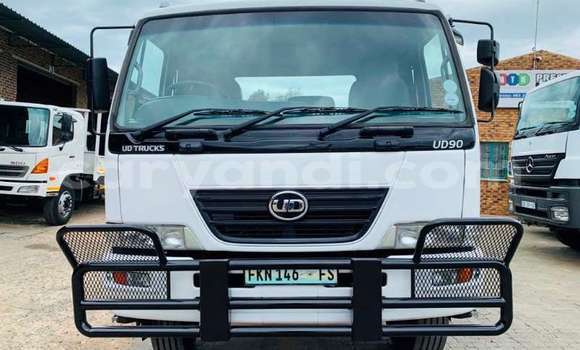 Acheter Occasion Utilitaire Isuzu FTR 850 Blanc à Lusaka, Zambie Acheter Occasion Utilitaire Isuzu FTR 850 Blanc à Lusaka, Zambie