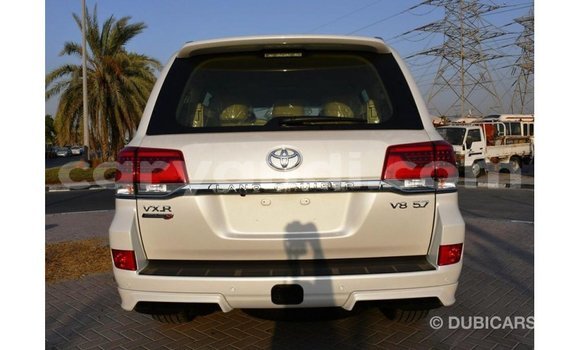 Acheter Import Voiture Toyota Land Cruiser Blanc à Import - Dubai, Zambie Acheter Import Voiture Toyota Land Cruiser Blanc à Import - Dubai, Zambie