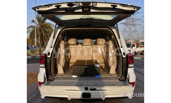 Acheter Import Voiture Toyota Land Cruiser Blanc à Import - Dubai, Zambie Acheter Import Voiture Toyota Land Cruiser Blanc à Import - Dubai, Zambie