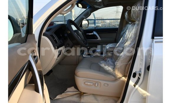 Acheter Import Voiture Toyota Land Cruiser Blanc à Import - Dubai, Zambie Acheter Import Voiture Toyota Land Cruiser Blanc à Import - Dubai, Zambie