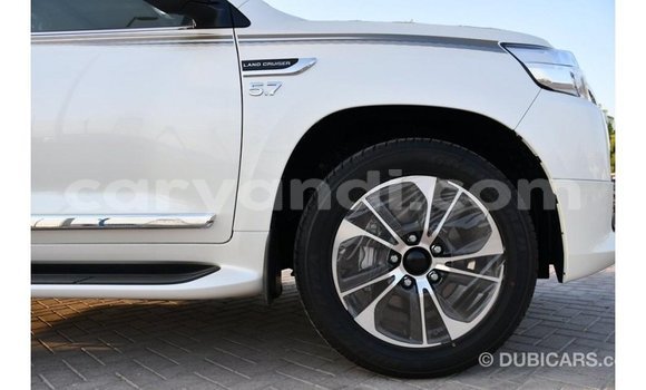 Acheter Import Voiture Toyota Land Cruiser Blanc à Import - Dubai, Zambie Acheter Import Voiture Toyota Land Cruiser Blanc à Import - Dubai, Zambie