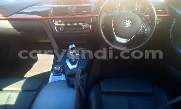 Tenga Tsaru BMW 3–Series Tsvuku Mota in Chingola in Zambia Tenga Tsaru BMW 3–Series Tsvuku Mota in Chingola in Zambia