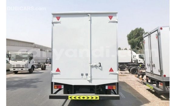 Acheter Import Utilitaire Hino 300 Series Blanc à Import - Dubai, Zambie Acheter Import Utilitaire Hino 300 Series Blanc à Import - Dubai, Zambie