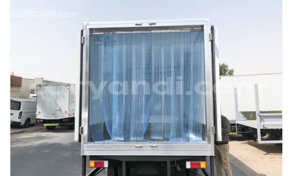 Acheter Import Utilitaire Hino 300 Series Blanc à Import - Dubai, Zambie Acheter Import Utilitaire Hino 300 Series Blanc à Import - Dubai, Zambie