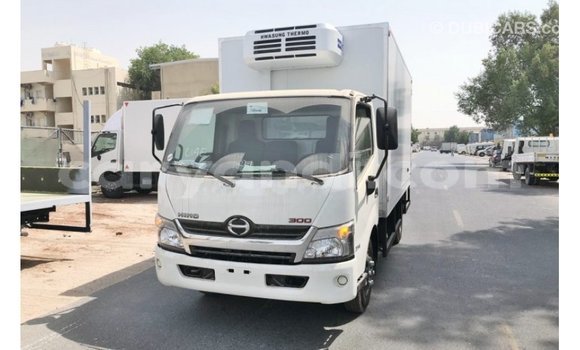 Acheter Import Utilitaire Hino 300 Series Blanc à Import - Dubai, Zambie Acheter Import Utilitaire Hino 300 Series Blanc à Import - Dubai, Zambie