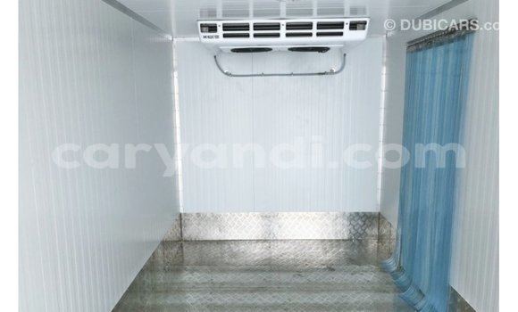 Acheter Import Utilitaire Hino 300 Series Blanc à Import - Dubai, Zambie Acheter Import Utilitaire Hino 300 Series Blanc à Import - Dubai, Zambie