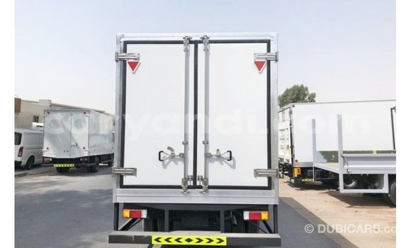 Acheter Import Utilitaire Hino 300 Series Blanc à Import - Dubai, Zambie Acheter Import Utilitaire Hino 300 Series Blanc à Import - Dubai, Zambie