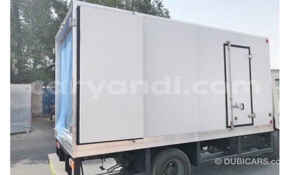 Acheter Import Utilitaire Hino 300 Series Blanc à Import - Dubai, Zambie Acheter Import Utilitaire Hino 300 Series Blanc à Import - Dubai, Zambie