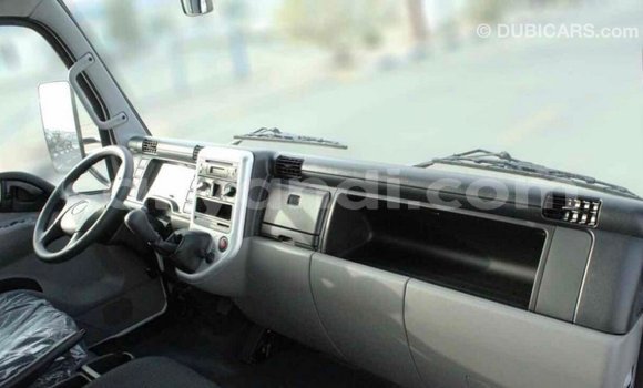 Acheter Import Utilitaire Mitsubishi Canter Blanc à Import - Dubai, Zambie Acheter Import Utilitaire Mitsubishi Canter Blanc à Import - Dubai, Zambie