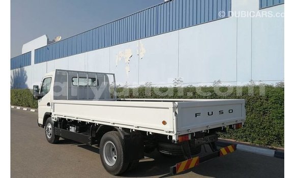 Acheter Import Utilitaire Mitsubishi Canter Blanc à Import - Dubai, Zambie Acheter Import Utilitaire Mitsubishi Canter Blanc à Import - Dubai, Zambie