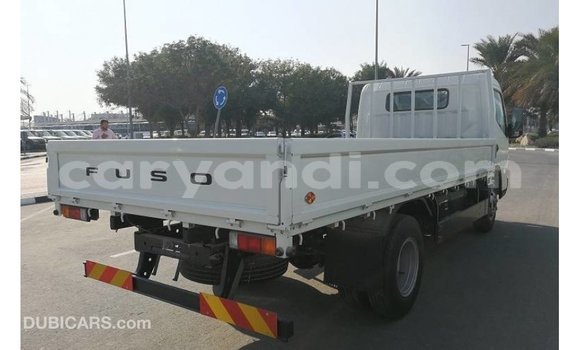 Acheter Import Utilitaire Mitsubishi Canter Blanc à Import - Dubai, Zambie Acheter Import Utilitaire Mitsubishi Canter Blanc à Import - Dubai, Zambie