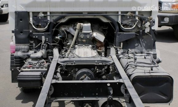 Buy Import Mitsubishi Canter White Truck in Import - Dubai in Zambia Buy Import Mitsubishi Canter White Truck in Import - Dubai in Zambia