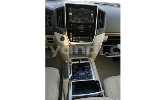 Acheter Import Voiture Toyota Land Cruiser Blanc à Import - Dubai, Zambie Acheter Import Voiture Toyota Land Cruiser Blanc à Import - Dubai, Zambie