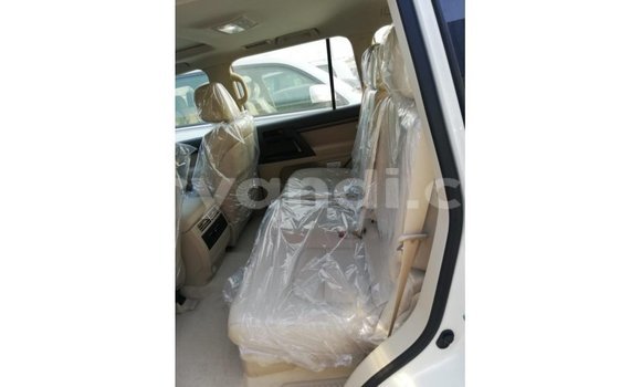 Acheter Import Voiture Toyota Land Cruiser Blanc à Import - Dubai, Zambie Acheter Import Voiture Toyota Land Cruiser Blanc à Import - Dubai, Zambie