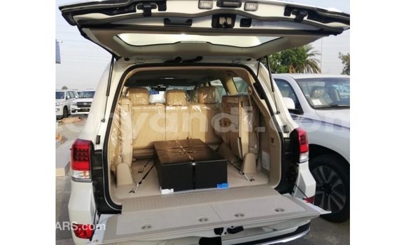 Acheter Import Voiture Toyota Land Cruiser Blanc à Import - Dubai, Zambie Acheter Import Voiture Toyota Land Cruiser Blanc à Import - Dubai, Zambie