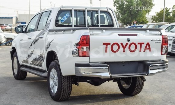 Acheter Import Voiture Toyota Hilux Blanc à Import - Dubai, Zambie Acheter Import Voiture Toyota Hilux Blanc à Import - Dubai, Zambie