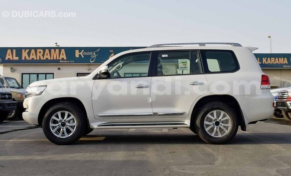 Acheter Import Voiture Toyota Land Cruiser Blanc à Import - Dubai, Zambie Acheter Import Voiture Toyota Land Cruiser Blanc à Import - Dubai, Zambie