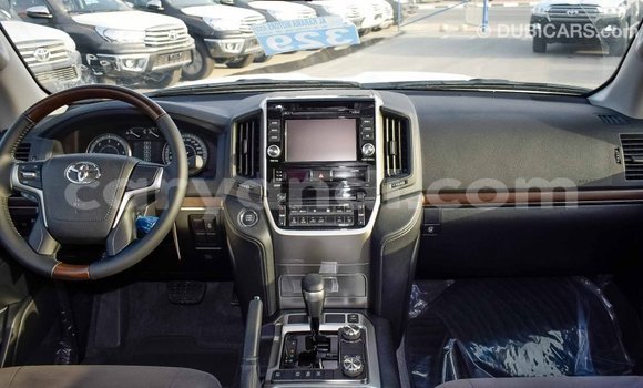 Acheter Import Voiture Toyota Land Cruiser Blanc à Import - Dubai, Zambie Acheter Import Voiture Toyota Land Cruiser Blanc à Import - Dubai, Zambie