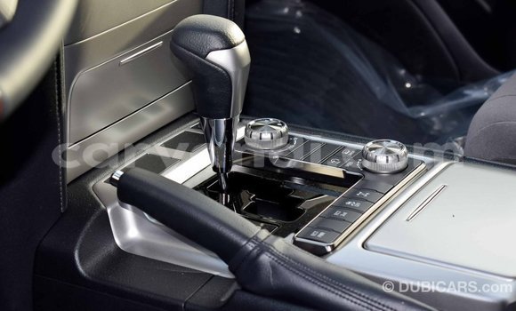 Acheter Import Voiture Toyota Land Cruiser Blanc à Import - Dubai, Zambie Acheter Import Voiture Toyota Land Cruiser Blanc à Import - Dubai, Zambie