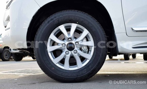 Acheter Import Voiture Toyota Land Cruiser Blanc à Import - Dubai, Zambie Acheter Import Voiture Toyota Land Cruiser Blanc à Import - Dubai, Zambie