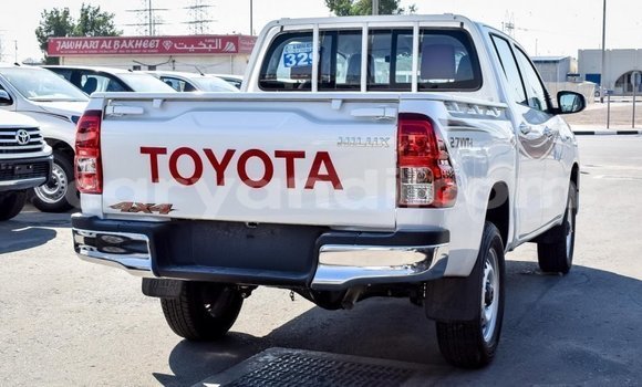 Acheter Import Voiture Toyota Hilux Blanc à Import - Dubai, Zambie Acheter Import Voiture Toyota Hilux Blanc à Import - Dubai, Zambie
