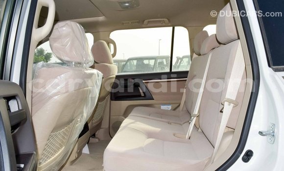 Acheter Import Voiture Toyota Land Cruiser Blanc à Import - Dubai, Zambie Acheter Import Voiture Toyota Land Cruiser Blanc à Import - Dubai, Zambie