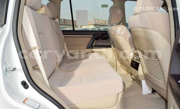 Acheter Import Voiture Toyota Land Cruiser Blanc à Import - Dubai, Zambie Acheter Import Voiture Toyota Land Cruiser Blanc à Import - Dubai, Zambie