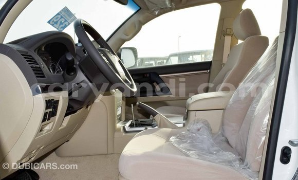 Acheter Import Voiture Toyota Land Cruiser Blanc à Import - Dubai, Zambie Acheter Import Voiture Toyota Land Cruiser Blanc à Import - Dubai, Zambie