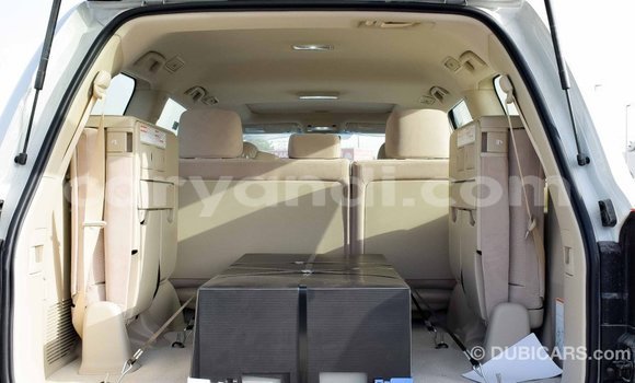 Acheter Import Voiture Toyota Land Cruiser Blanc à Import - Dubai, Zambie Acheter Import Voiture Toyota Land Cruiser Blanc à Import - Dubai, Zambie