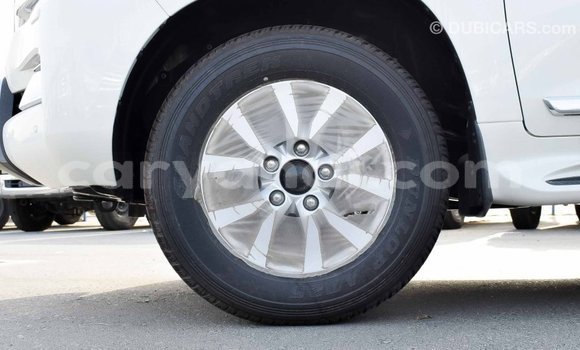 Acheter Import Voiture Toyota Land Cruiser Blanc à Import - Dubai, Zambie Acheter Import Voiture Toyota Land Cruiser Blanc à Import - Dubai, Zambie