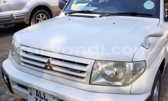 Acheter Occasion Voiture Mitsubishi Pajero iO Blanc à Lusaka, Zambie Acheter Occasion Voiture Mitsubishi Pajero iO Blanc à Lusaka, Zambie