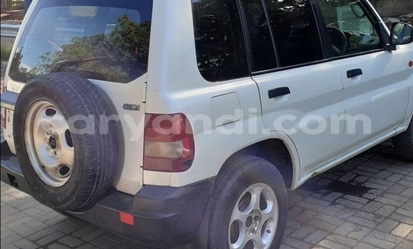 Acheter Occasion Voiture Mitsubishi Pajero iO Blanc à Lusaka, Zambie Acheter Occasion Voiture Mitsubishi Pajero iO Blanc à Lusaka, Zambie