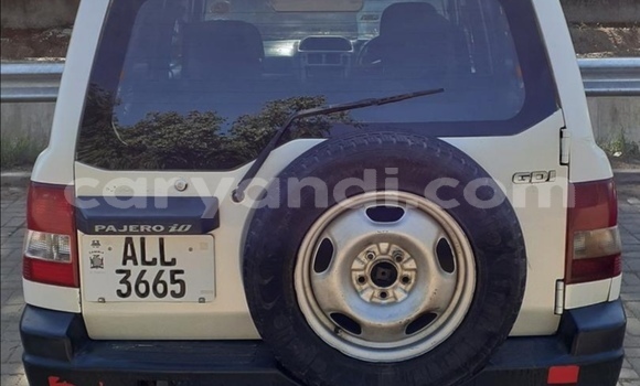 Acheter Occasion Voiture Mitsubishi Pajero iO Blanc à Lusaka, Zambie Acheter Occasion Voiture Mitsubishi Pajero iO Blanc à Lusaka, Zambie