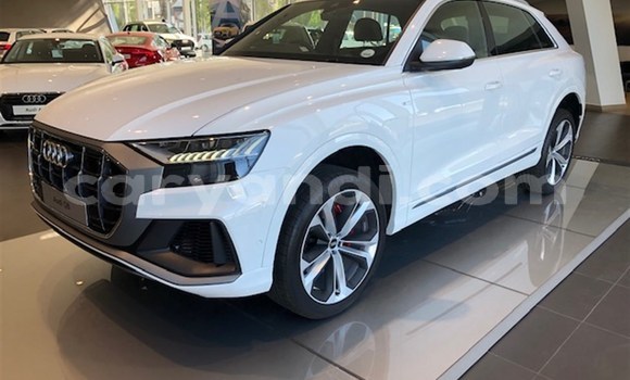 Nunua Ilio tumika Audi Q8 Nyeupe Gari ndani ya Livingstone nchini Zambia Nunua Ilio tumika Audi Q8 Nyeupe Gari ndani ya Livingstone nchini Zambia