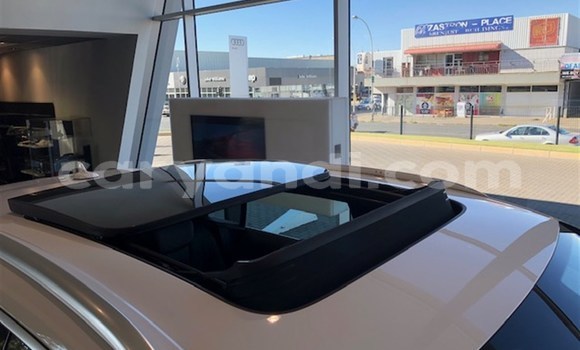 Nunua Ilio tumika Audi Q8 Nyeupe Gari ndani ya Livingstone nchini Zambia Nunua Ilio tumika Audi Q8 Nyeupe Gari ndani ya Livingstone nchini Zambia