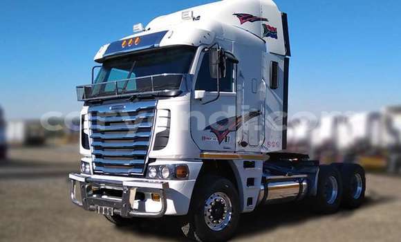 Acheter Occasion Utilitaire Caterpillar 120 Blanc à Lusaka, Zambie Acheter Occasion Utilitaire Caterpillar 120 Blanc à Lusaka, Zambie