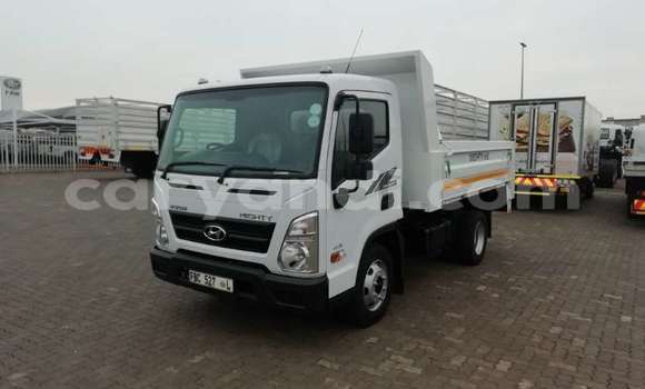 Buy Used Hyundai H200 White Truck in Lusaka in Zambia Buy Used Hyundai H200 White Truck in Lusaka in Zambia