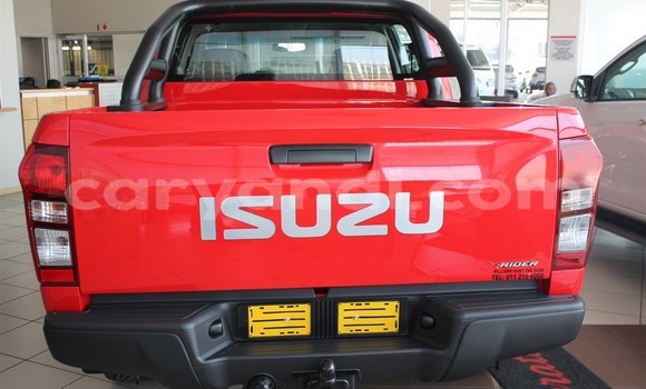 Acheter Occasion Voiture Isuzu KB Rouge à Chingola, Zambie Acheter Occasion Voiture Isuzu KB Rouge à Chingola, Zambie