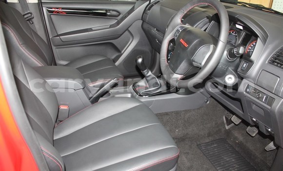 Acheter Occasion Voiture Isuzu KB Rouge à Chingola, Zambie Acheter Occasion Voiture Isuzu KB Rouge à Chingola, Zambie