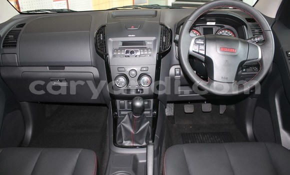 Acheter Occasion Voiture Isuzu KB Rouge à Chingola, Zambie Acheter Occasion Voiture Isuzu KB Rouge à Chingola, Zambie