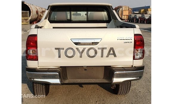 Acheter Import Voiture Toyota Hilux Blanc à Import - Dubai, Zambie Acheter Import Voiture Toyota Hilux Blanc à Import - Dubai, Zambie