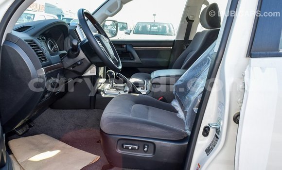 Acheter Import Voiture Toyota Land Cruiser Blanc à Import - Dubai, Zambie Acheter Import Voiture Toyota Land Cruiser Blanc à Import - Dubai, Zambie