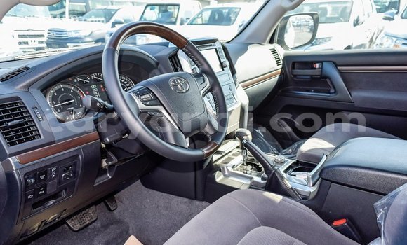 Acheter Import Voiture Toyota Land Cruiser Blanc à Import - Dubai, Zambie Acheter Import Voiture Toyota Land Cruiser Blanc à Import - Dubai, Zambie