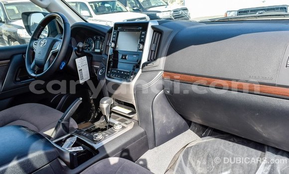 Acheter Import Voiture Toyota Land Cruiser Blanc à Import - Dubai, Zambie Acheter Import Voiture Toyota Land Cruiser Blanc à Import - Dubai, Zambie