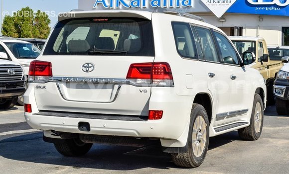 Acheter Import Voiture Toyota Land Cruiser Blanc à Import - Dubai, Zambie Acheter Import Voiture Toyota Land Cruiser Blanc à Import - Dubai, Zambie