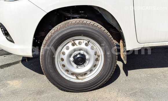 Acheter Import Voiture Toyota Hilux Blanc à Import - Dubai, Zambie Acheter Import Voiture Toyota Hilux Blanc à Import - Dubai, Zambie