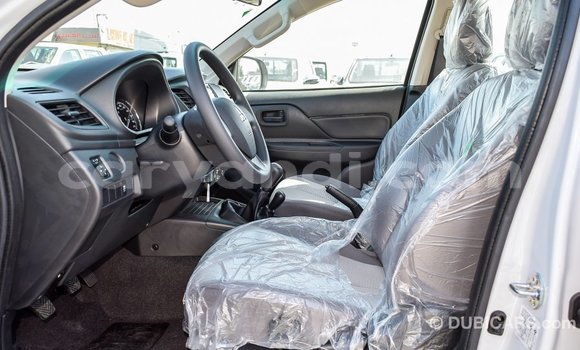 Acheter Import Voiture Mitsubishi L200 Blanc à Import - Dubai, Zambie Acheter Import Voiture Mitsubishi L200 Blanc à Import - Dubai, Zambie