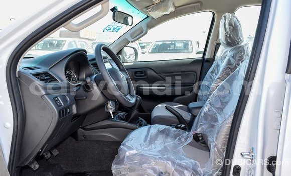 Acheter Import Voiture Mitsubishi L200 Blanc à Import - Dubai, Zambie Acheter Import Voiture Mitsubishi L200 Blanc à Import - Dubai, Zambie